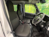 運転席シート廻りは使用感も少なく、良好な状態となっています。前オーナー様が丁寧に使っていたことがよくわかりますね。