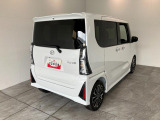 お客様にぴったりなおクルマをお選びいただけますように様々な展示車をご用意致しております!ダイハツの軽自動車だけではなく、他メーカー車やコンパクトカー・ミニバンなども数多く取り揃えております!