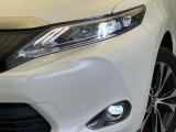 【LEDヘッドライト】悪天候や夜間走行時も良好な視界を確保し安心して運転できる高輝度LEDヘッドライトを装備!点灯速度が早く、消費電力も抑えられています。
