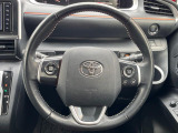 【純正革巻きステアリング】上質な革を使用することで、手にしっかり馴染みとても運転しやすいハンドルです♪