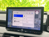 多様なソースに対応し、お好みの音楽やラジオを楽しめます。高音質で車内を盛り上げ、ドライブをより楽しく演出します。