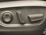 【メモリーシート】ドライバーごとに設定したシート位置を記憶して、ボタン一つで切り替えできる便利な機能!運転する方が複数名いらっしゃるご家庭におすすめです