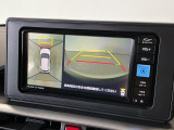 【フロントワイドビュー】発進時や狭い路地からの脱出などで重宝します。運転席から認識しづらい歩行者やクルマを確認することが可能!