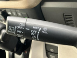 雨天時でもクリアな視界を確保できるワイパーレバー。操作も簡単で、運転に集中できます。