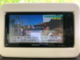 停車中に楽しめるTV機能。移動の合間のリラックスタイムに最適です。お気に入りの番組で、快適なひとときを。