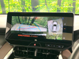 【パノラミックビューモニター】専用のカメラにより、上から見下ろしたような視点で360度クルマの周囲を確認することができます☆死角部分も確認しやすく、狭い場所での切り返しや駐車もスムーズに行えます。