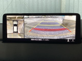 狭い場所での駐車やすれ違いなどでより的確な運転操作に役立つ360&deg;ビューモニターが装備されています。