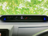 視認性の高いメーターで、スピードや車両情報を確認しやすいです。運転に集中できる、シンプルで機能的なデザインが魅力です。