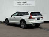 ◆バック/万が一を考え、安全性を重視する方に選ばれているVOLVO車。ドアを開閉するとその重み・厚みに驚くはず