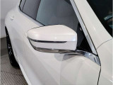 【BMWミラー】視認性の高いスタイリッシュなミラー。自動防眩機能も付いており夜間のドライビングをサポートします。