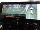 バックモニターは車両を上から見たような映像をナビ画面に表示するパノラミックビューモニター。