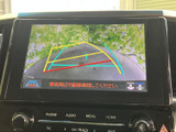 駐車時の安全性を高めるバックモニター。ガイドライン表示で、狭い場所でもスムーズに駐車できます。後方の状況をしっかり確認できるので、安心です。