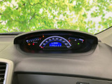 視認性の高いメーター類で、運転に必要な情報を的確に把握できます。運転状況を常に把握し、安全運転をサポートします。