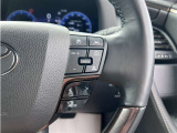アダプティブクルーズコントロール機能付きです。走行中に先行車の様子を検知しながら、設定した車速の範囲内で先行車との距離のキープを支援します。詳細は販売店スタッフまでおたずねください。