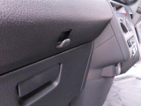 ちょっとした荷物がかけられるフック付き。