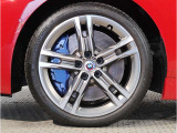 【BMWアロイホイル】軽量かつ強度に拘ったアロイホイル。走行性能ポテンシャルを引き出す設計。車の足元を引き締めてくれる大きなポイントはアロイホイルです。
