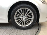 純正17インチアルミ!タイヤサイズは215/55R17です
