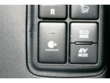 お肌や髪にやさしい水に包まれた弱酸性の「ナノイー」を運転席側のエアコン吹き出し口から放出します。必要に応じてご使用ください。