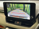 【バックカメラ】駐車時に後方がリアルタイム映像で確認できます。大型商業施設や立体駐車場での駐車時や、夜間のバック時に大活躍!運転スキルに関わらず、今や必須となった装備のひとつです!