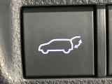 【パワーバックドア】スマートキーや運転席のボタンを押すだけでリアゲートが自動で開閉します!荷物を持っている時や、高い位置にあるバックドアを閉める際に便利な機能です♪