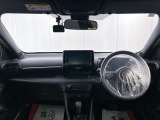 落ち着いたカラーの内装で、ゆったりと運転したい方に。