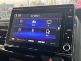 お気に入りの音楽やラジオを快適に楽しめるオーディオシステム。直感的な操作で、様々なコンテンツを簡単に選択できます。