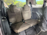 床下収納式のサードシートです。座席部分をコンパクトに収納でき、広大な荷室スペースとしてお使いいただけます!乗車人数や荷物の量など利用シーンに合わせて3列目を有効活用でき、とっても便利♪