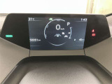 見やすいデジタル式センターメーターは様々な情報を表示してくれます