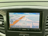 見やすい地図表示で、目的地までスムーズに案内。運転に集中できる、頼れるナビゲーションシステムです。