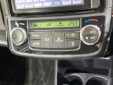 【オートエアコン】一度お好みの温度に設定すれば、車内の温度を検知し風量や温度を自動で調整。暑い&hellip;寒い&hellip;と何度もスイッチ操作をする必要はありません。快適な車内空間には必須の機能ですね♪