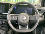 インテリアに合わせたデザインのステアリングは、運転される方のことも考え、運転しやすい形状、大きさです。是非一度、実際に触ってお確かめください。
