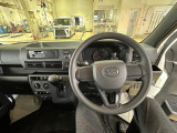運転席まわり。スイッチやレバー等が使いやすく配置されています。