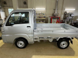 外装に目立つようなキズや凹みはみられず状態良く保たれていますが、中古車なので全くの無キズということはありません。外装の状態につきましては実車にてご確認をお願いします。