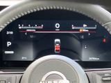 視認性の高いメーターで、運転に必要な情報を確認できます。洗練されたデザインが、ドライバーの運転を快適にします。