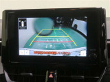 車両後方の映像を映すバックモニター。進路を確認しながら安全に車庫入れできます。