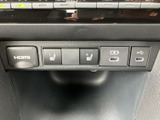 バック時の安全性を高めるバックモニターが装備されています。狭い場所での駐車や、後方確認が難しい状況でも安心です。