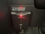 【ETC】有料道路を利用する際に料金所で停止することなく通過できる、ETC車載器(ノンストップ自動料金収受システム機器)が装備されています。セットアップを行うことで利用可能になります。