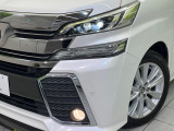 【LEDヘッドライト】悪天候や夜間走行時も良好な視界を確保し安心して運転できる高輝度LEDヘッドライトを装備!点灯速度が早く、消費電力も抑えられています。