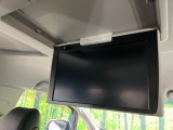 【フリップダウンモニター】大画面モニターで後席でもエンタメをお楽しみいただけます。小さなお子様にも大人気の装備です♪