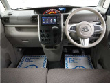 運転にかかわる様々な操作を安全に行えるように視点移動が少なく、操作性に配慮されたスイッチ類が凝縮されたコクピットです。