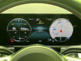 見やすいメータークラスターが、必要な情報をドライバーに分かりやすく伝え、運転に集中できる空間を実現します。洗練されたデザインも魅力です。