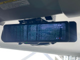 【スマートリヤビューミラー】後席の大きな荷物や同乗者で後方が確認しづらい時でも安心!カメラが撮影した車両後方の映像をルームミラー内に表示。クリアな視界で状況の確認が可能です!