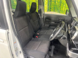 運転席シート廻りは使用感も少なく、良好な状態となっています。前オーナー様が丁寧に使っていたことがよくわかりますね。