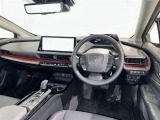 運転席まわりです。 各操作スイッチは使いやすい位置に配置されてます。