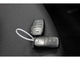 ■スマートキー■ 鍵を身に着けていれば、ドアの施錠・開錠が可能です!バッグから鍵を探し出す必要もないので、たくさん荷物を持っていたり雨の日傘をさしている時にも便利ですね!