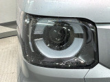 LEDヘッドライトは、点灯の瞬間から最大光量を発揮し、突然暗くなるトンネルなどでの安定感を高めます。