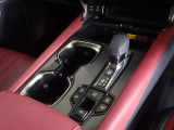 電動パーキングブレーキ・ブレーキホールドを装備してます。ホールド機能は信号待ちが多い一般道で疲労軽減になり、大好評です!
