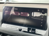 多彩な情報を表示できるモニターは、運転をサポートする頼もしい相棒です。車両情報や設定変更も簡単に行えます。