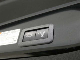ワンタッチでバックドアが開閉。重たいバックドアも力いらずで開閉できる便利なパワーバックドア付きです!