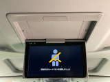 【フリップダウンモニター】大画面モニターで後席でもエンタメをお楽しみいただけます。小さなお子様にも大人気の装備です♪